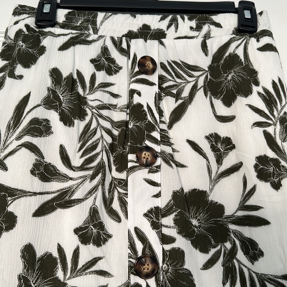 Apt 9 skirt - Picture 2 of 6